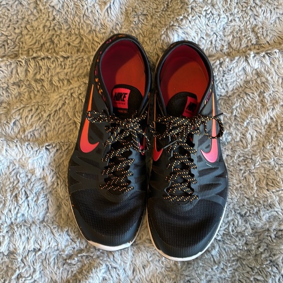 Nike Shoes - Picture 2 of 9